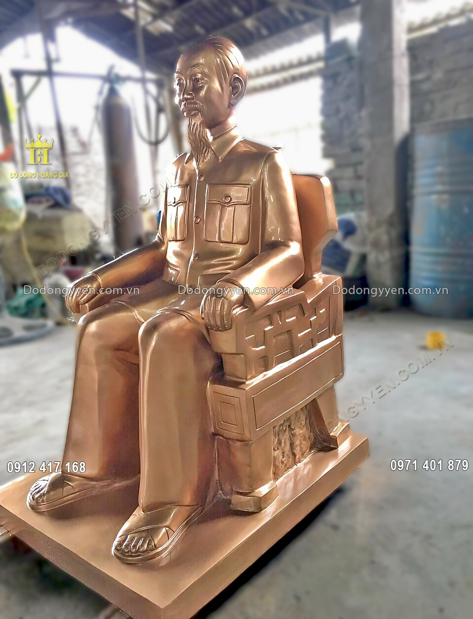 Pho tượng Bác Hồ ngồi ghế ngai phù hợp để bày trí tại không gian sống và làm việc
